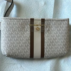 Vanilla logo belt bag with stripe